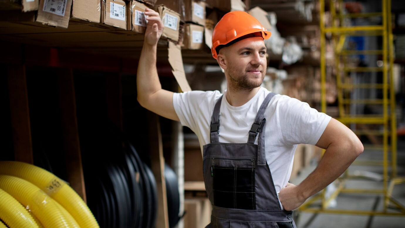 Počet cudzincov na slovenskom trhu práce rastie, ťahúňmi sú Ukrajinci a Indovia 