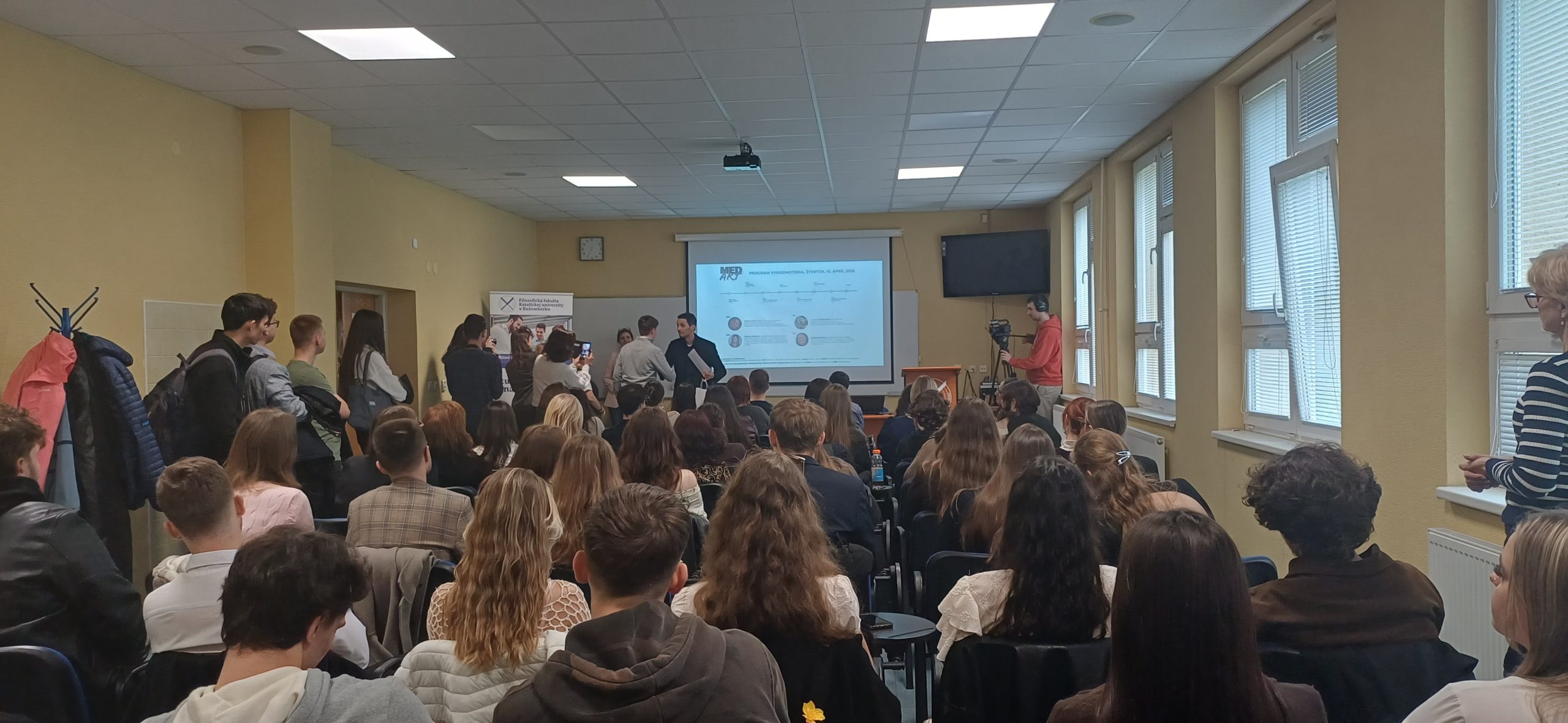 Súťaž MEDart ponúkla študentom audio workshop a prax za mikrofónom